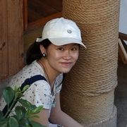 Elaine Zhou near pillar
