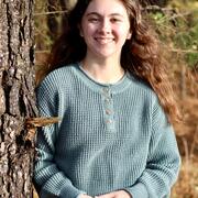 Marguerite near tree